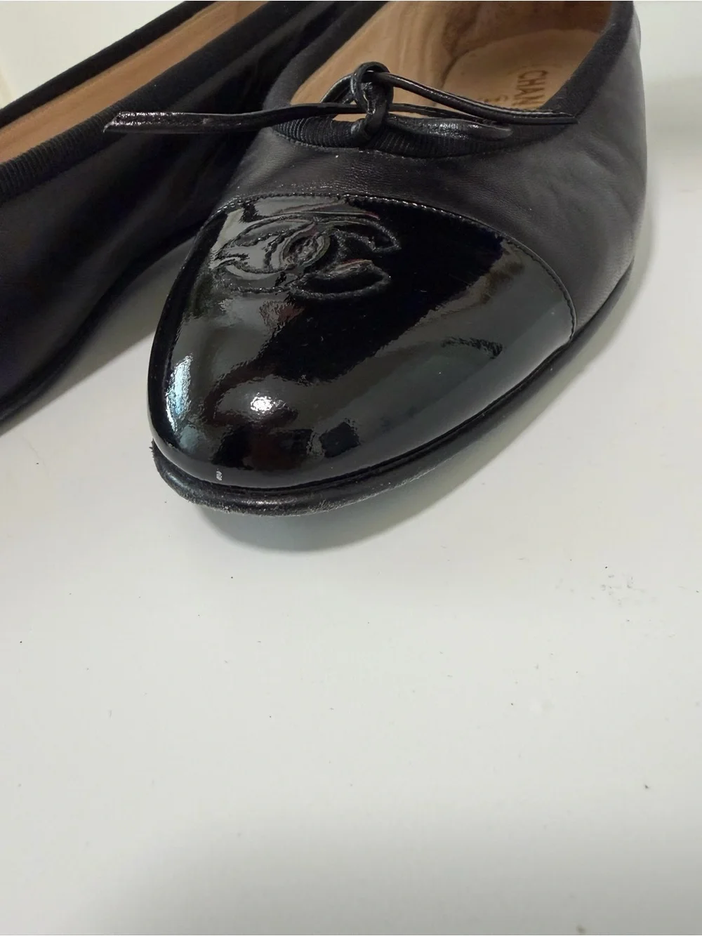 CHANEL Black Lambskin & Patent Calfskin Ballet Flats size 39